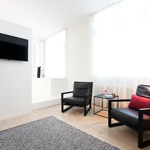 Maison Nationale Flats & Bed & Breakfast