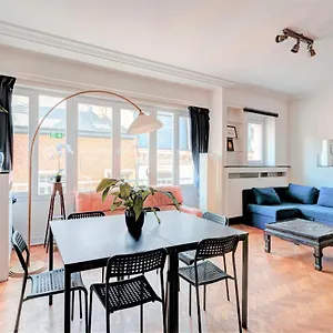 Cozy On Location In Apartment